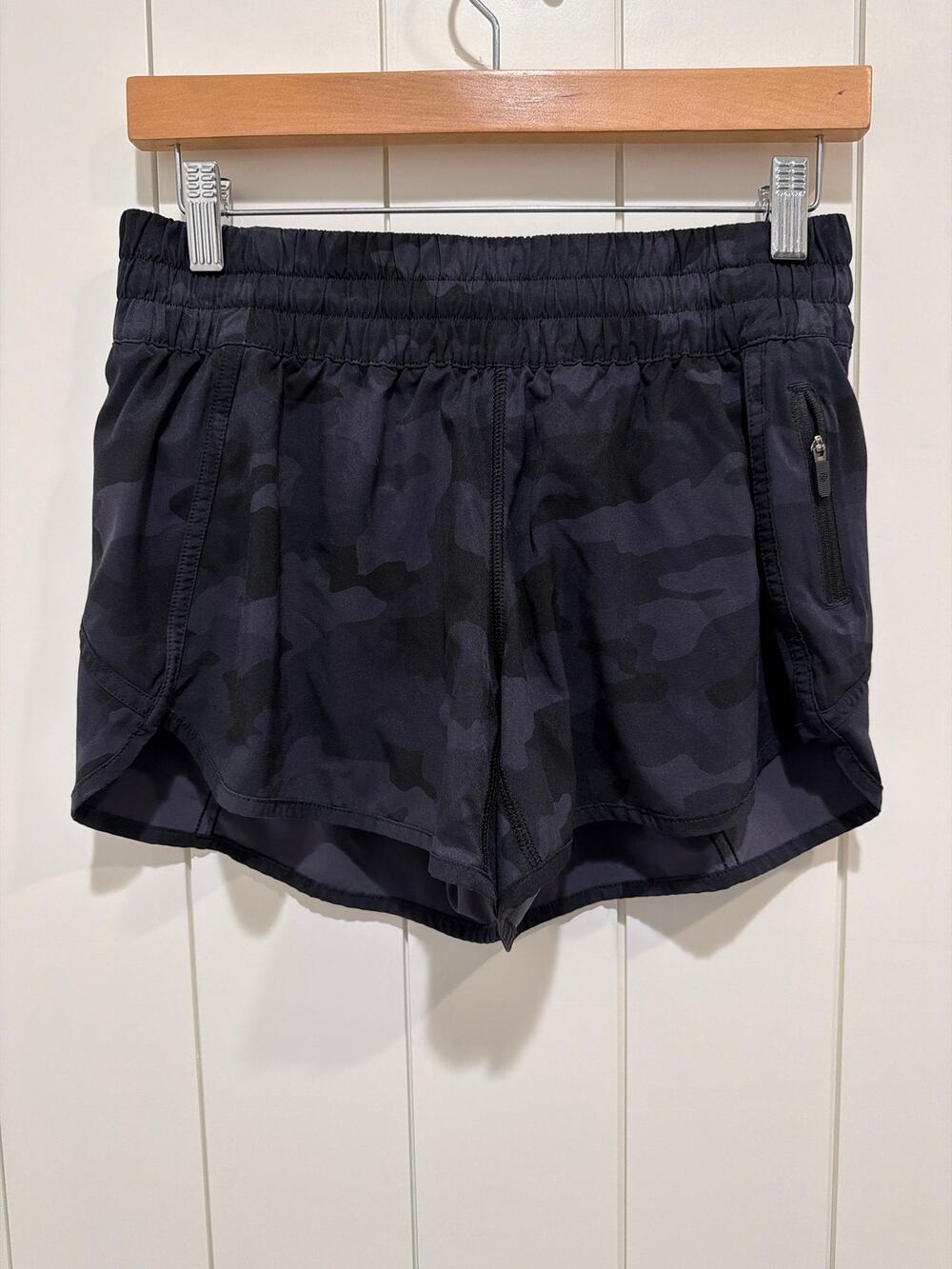 Lululemon Hotty Hot High-Rise Shorts 2.5” Camo Women’s Size 8